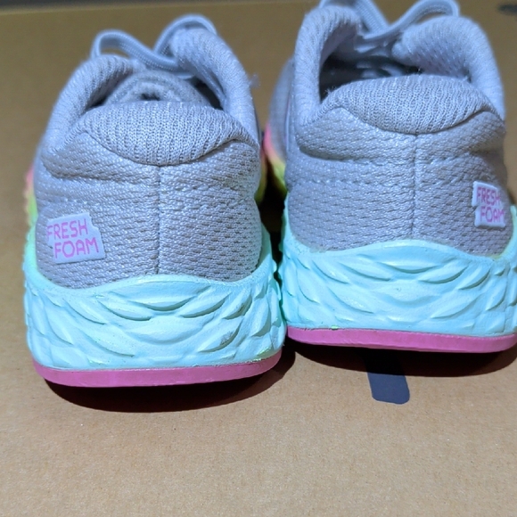 New balance Toddler Girls US Size 5 - Picture 4 of 5